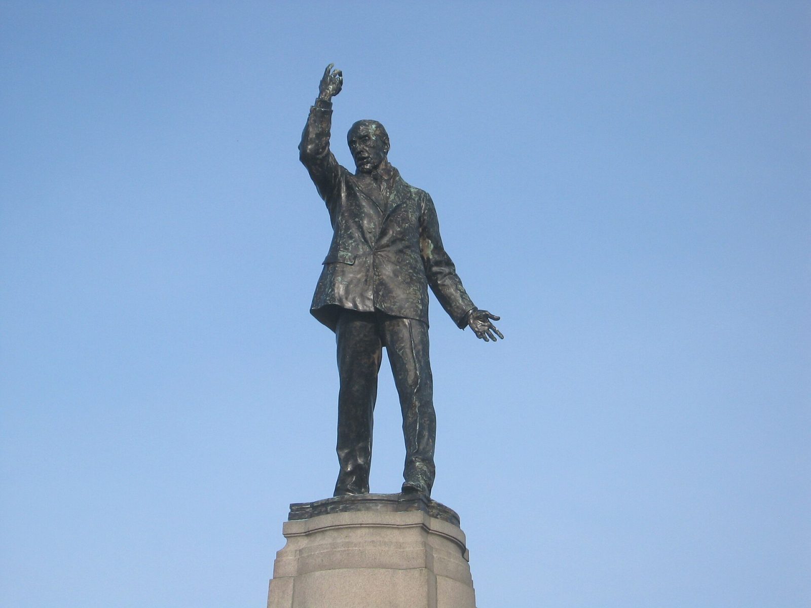 Carson Memorial Stormont BELFAST panoramio